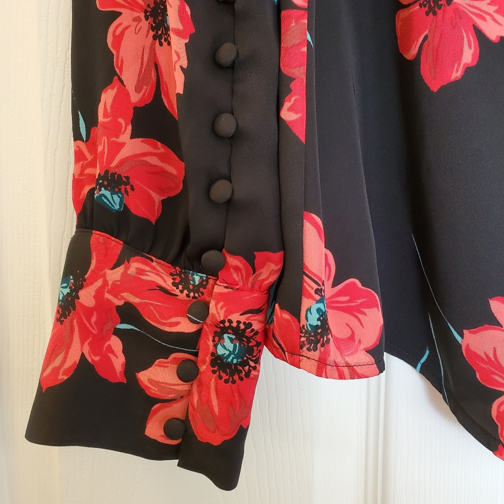 NWOT Express Floral Blouse - Picture 2 of 7